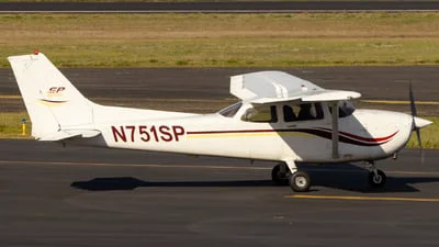 Cessna 172/equipment/model_variant: null (Skyhawk)