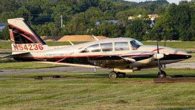Piper PA-23-250 (Aztec)